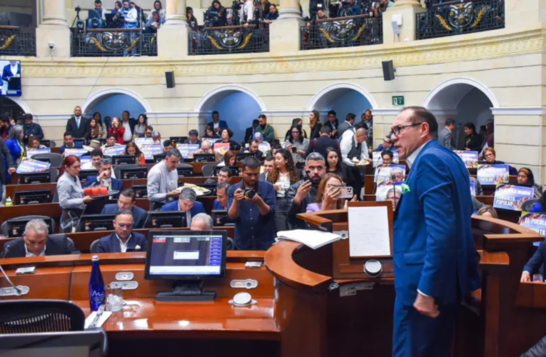 Reforma laboral: ponencia única se presentará este viernes y senadora Angélica Lozano defiende avance del proyecto